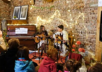 Eline Pont artiste dévouée aux enfants